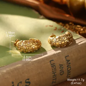 Vue détaillée des boucles d'oreilles vintage en or texturé avec dimensions et poids.