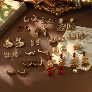 Boucles d'Oreilles Gland Style Palais Vintage Alliage d'Or Perle Artificielle Strass Femmes Bijoux Géométriques Rétro
