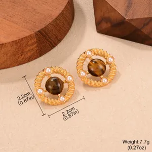 Pendientes vintage de ojo de tigre con perlas, mostrando la medida de 2,2 cm de diámetro.