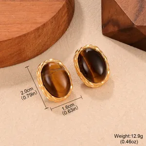 Makroansicht mit genauen Maßen und Gewicht der ovalen Tigerauge-Ohrstecker im Vintage-Stil