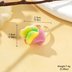 Vue détaillée d'une bague ouverte en résine colorée avec dimensions et poids