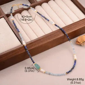Detailweergave van kralenketting met blauwe stenen, parels en gewichtsspecificaties