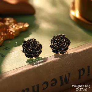 Detailansicht schwarzer Blumen-Ohrstecker mit genauen Maßen und dem Artikelgewicht