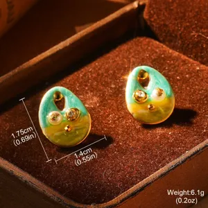 Vue détaillée de boucles d'oreilles vintage en émail avec annotations de dimensions