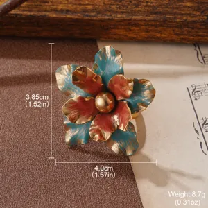 Vintage handbemalter 3D-Blumenring mit Maßen von 3,85 cm x 4,0 cm und 8,7 g Gewicht