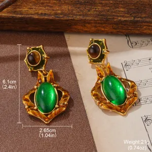 Vintage Ohrhänger im französischen Hofstil mit grünen Steinen und goldenen Details