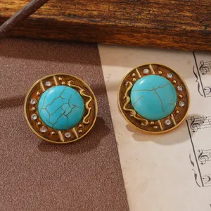 Detailansicht französischer Vintage-Ohrstecker mit Türkis und Gold-Strass-Rand
