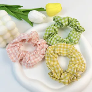 Set de tres coleteros de algodón a cuadros vichy en tonos rosa, verde y amarillo