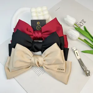 Pasador de Pelo con Lazo de Satén Gigante de Tres Capas Estilo Coreano Horquilla de Satén de Alta Calidad Clip de Resorte Elegantes Accesorios para el Cabello para Mujeres Boda Fiesta Diario
