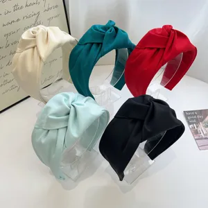 Variedad de diademas de tela con nudo y ala ancha en elegantes colores lisos