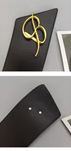 Damen breiter Ledergürtel Detailaufnahme mit goldenem geschwungenem Monogramm Schnalle.