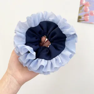 Elegante elastico scrunchie in pizzo arricciato azzurro e blu navy per acconciature
