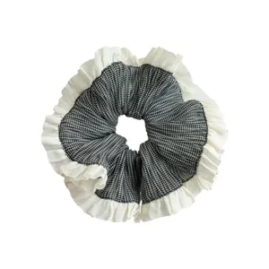 Coletero de estilo coreano con cuadros blancos y negros y elegantes bordes con volantes