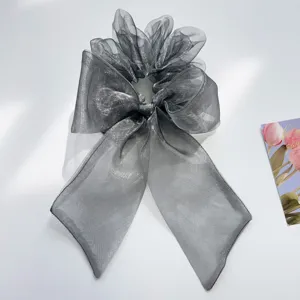 Details zu Haargummi aus grauem Organza mit glitzerndem Metallic-Effekt