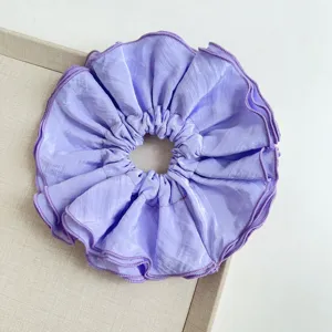 Elegante coletero morado de gran tamaño con cuatro capas y textura de seda suave