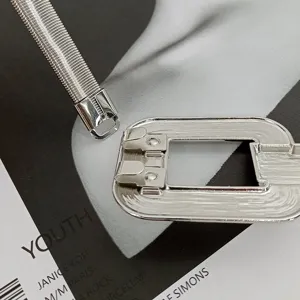 Silberner Metall Stretch Gürtel Schnalle Damen Frühling Taillenkette Mode Accessoire neu