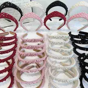 Eleganti cerchietti a corona con perle e cristalli in vari colori per acconciature donna