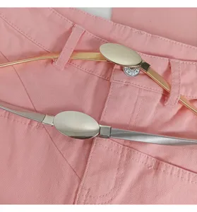 Ceintures de taille extensibles en métal doré et argenté avec de belles boucles ovales.