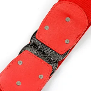 Cinturón ancho elástico rojo para mujer con hebilla de metal tallado retro decorativo