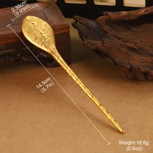 Pasador de pelo chino vintage dorado con grabados huecos, longitud total 14,5 cm.