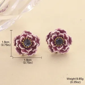 Macro detail view of gradient purple enamel flower stud earrings with size 1.9cm markings