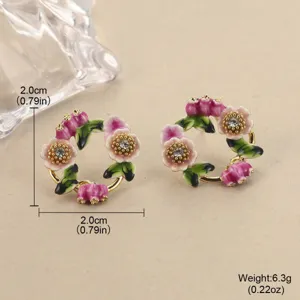 Detailansicht der Vintage-Emaille-Ohrringe mit Blumenmuster, 2,0 cm Größe und 6,3 g Gewicht