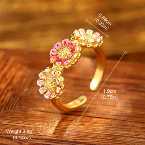 Detailed dimensions and weight of a vintage gold ring with three colorful enamel flowers