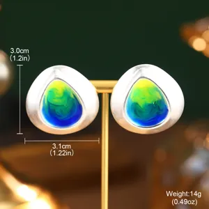 Vue macro détaillée montrant les paramètres de taille et de poids des boucles d'oreilles.