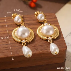 Détails des boucles d'oreilles perles or vintage, largeur 2,2 cm, longueur 6,4 cm, poids 12 g.