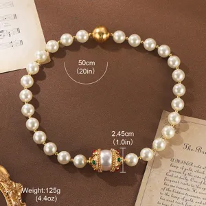 Detail of vintage pearl necklace showing 50cm length and 125g weight parameters.