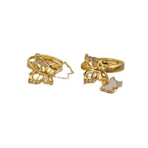 Elegante goldene Schmetterlings-Creolen mit funkelnden Strasssteinen und Anhängern