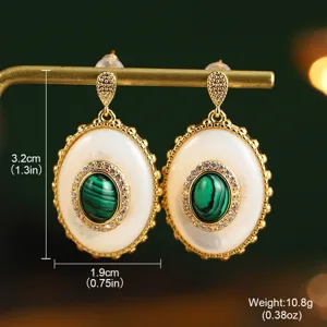 Détail des boucles d'oreilles vintage françaises avec malachite et dimensions.