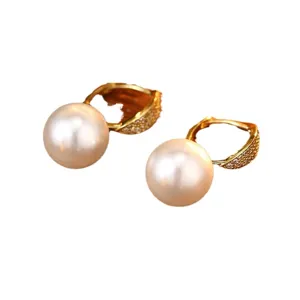 Elegante S925 Silbernadel Naturperlenohrringe mit glänzenden Mikro-Pavé-Zirkonia.