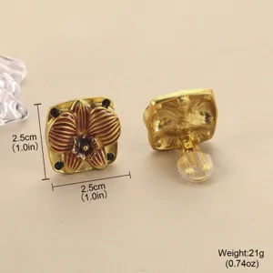 Detailansicht der Vintage-Emaille-Blumen-Ohrclips in Gold mit Größenangaben