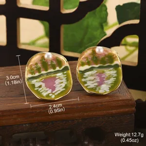 Vue macro détaillée montrant les dimensions et le poids des boucles d'oreilles fleur