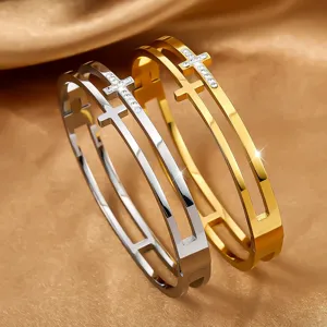 Bracelet Jonc en Acier Inoxydable Croix Creux Incrusté de Strass Plaqué Or 18K Bracelet de Mode pour Femmes Bijoux Chrétiens Cadeau