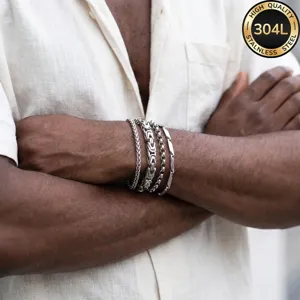 Hochwertige Makroansicht von mehrlagigen 304L Edelstahl-Kettenarmbändern für Herren
