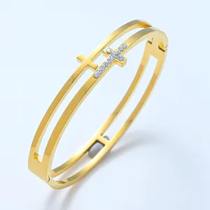 Bracelet jonc croisé élégant en acier inoxydable plaqué or 18 carats avec strass