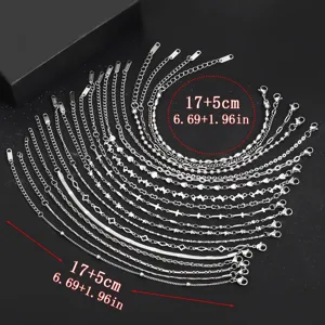 Detailansicht verschiedener Edelstahlarmbänder mit Längenmaß von 17+5 cm im Bild.