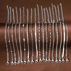Verschiedene silberne Edelstahl-Armbänder in 16 minimalistischen Modestilen für Damen