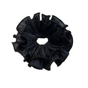 Großes schwarzes plissiertes Haargummi mit hochwertiger Organza-Textur