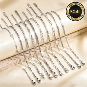 Nahaufnahme verschiedener 304L Edelstahl-Kettenarmband-Stile mit Gliedervarianten