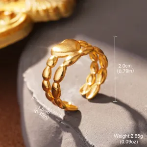 Detailansicht eines verstellbaren Goldrings mit Herzdesign, Größe und Gewichtsangaben