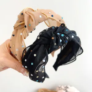 Elegante geknoopte mesh haarband met kleurrijke strassteentjes voor een volumineuze haarkapsel