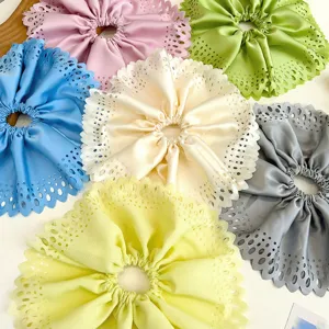 Chouchous surdimensionnés à volants aux couleurs variées avec bords dentelés