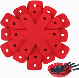 Set di proteggi pentole in feltro rosso a forma di stella per proteggere padelle impilate
