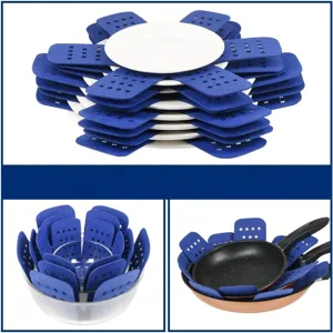 Set di protezioni in feltro blu a forma di stella tra padelle e ciotole di vetro