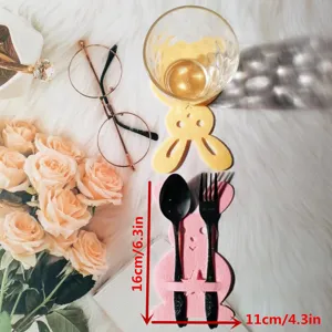 Rabbit-shaped felt cutlery bag dimensions 16cm by 11cm for Easter table decor