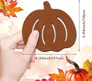 Dimensiones detalladas del posavasos de fieltro con forma de calabaza marrón