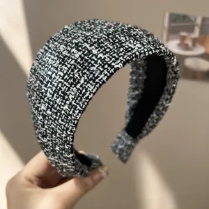 Serre-tête en tweed noir et blanc classique pour un coiffage élégant à sommet crânien